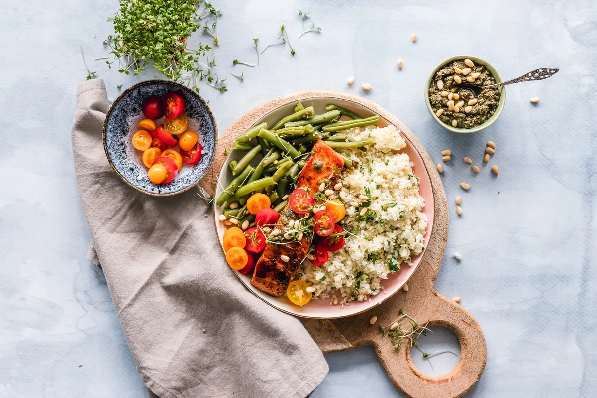 Plato de Cooking Service con verduras, legumbres y cereales